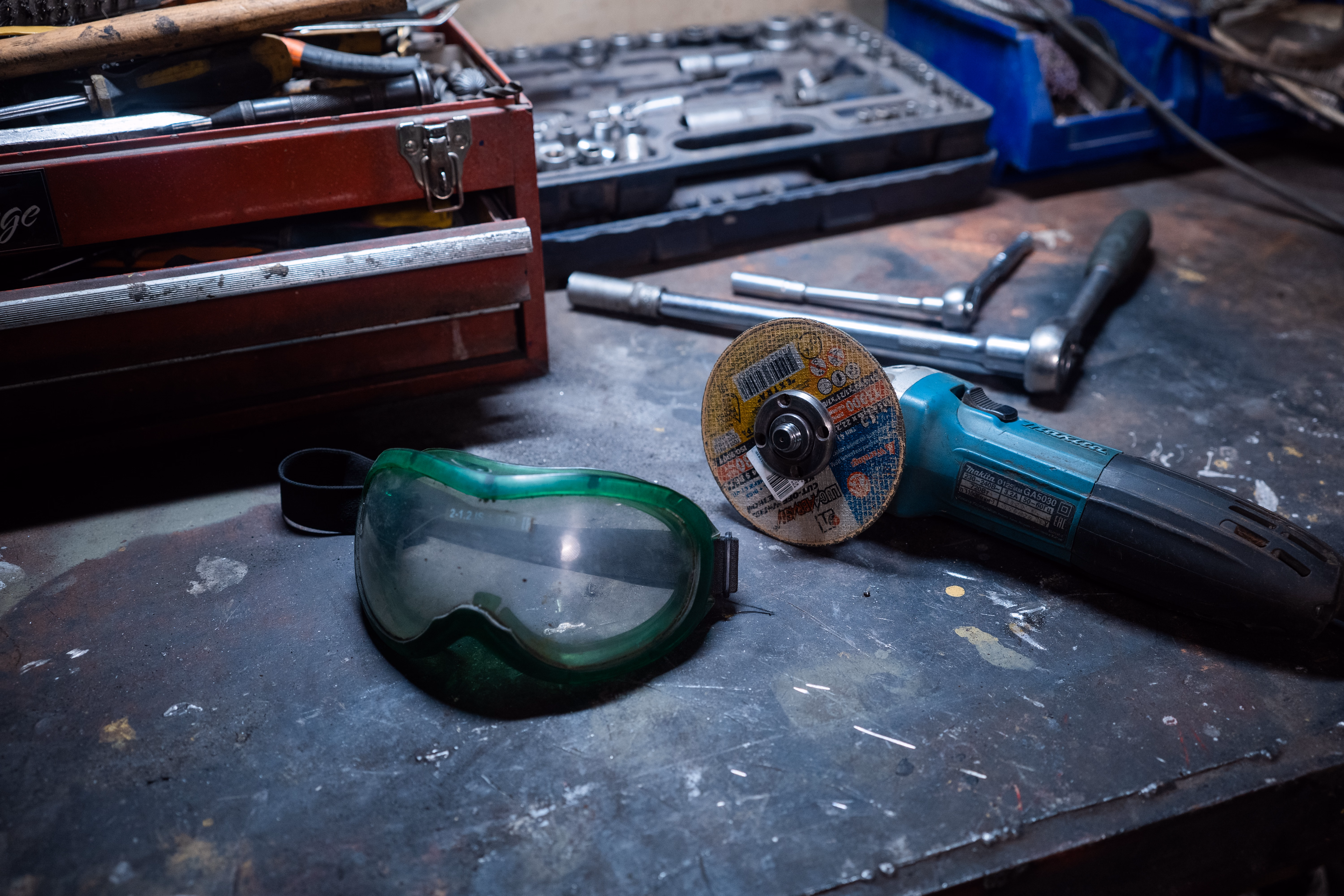 broken window glass repair tools on a workbench - broken window glass repair broken window glass repair tools on a workbench - broken window glass repair