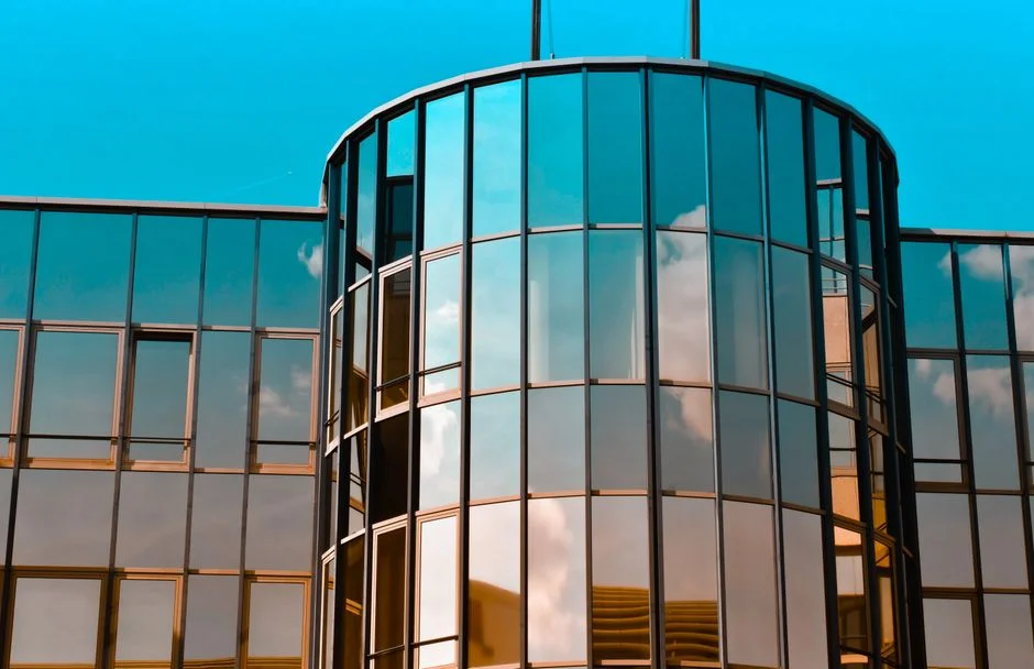 modern building showing heat retention through double glazed architectural glass