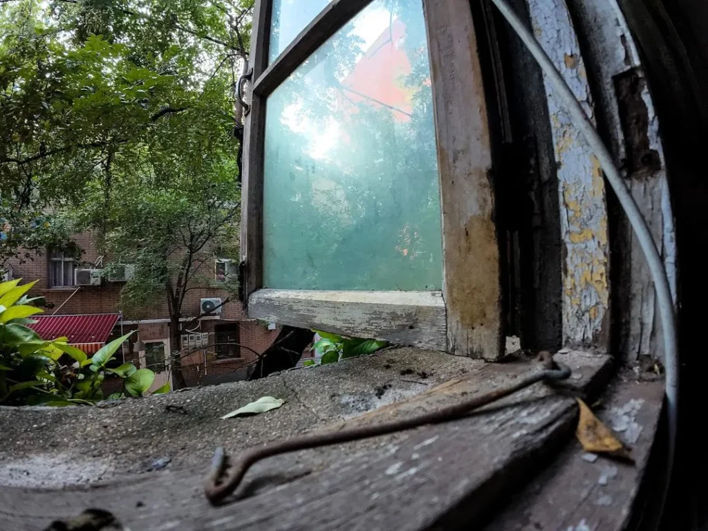 X Questions to Ask Before Hiring a Window Glass Repair