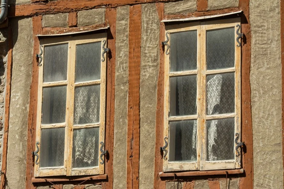 Give Your Home a Facelift with Wood Window Refinishing